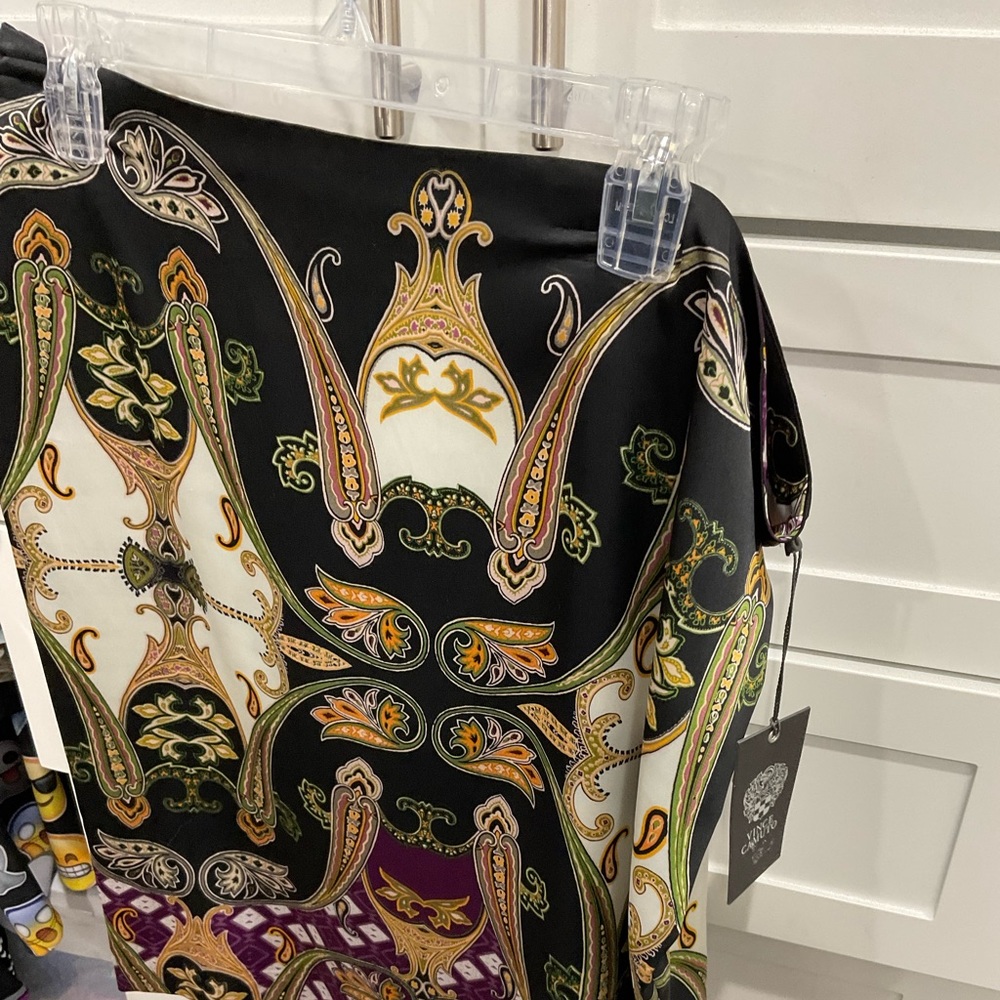 Vince Camuto NWT Silky paisley skirt for work